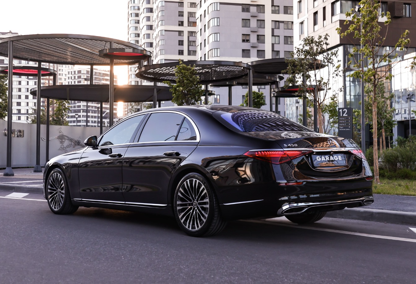Аренда mercedes-benz s-klass премиум класса 2021 года в городе Москва Авиамоторная от 30800 руб./сутки, полный привод, двигатель: бензин, объем 3 литра, каско (Мультидрайв), ОСАГО (Мультидрайв), без водителя, недорого, вид 3 - RentRide