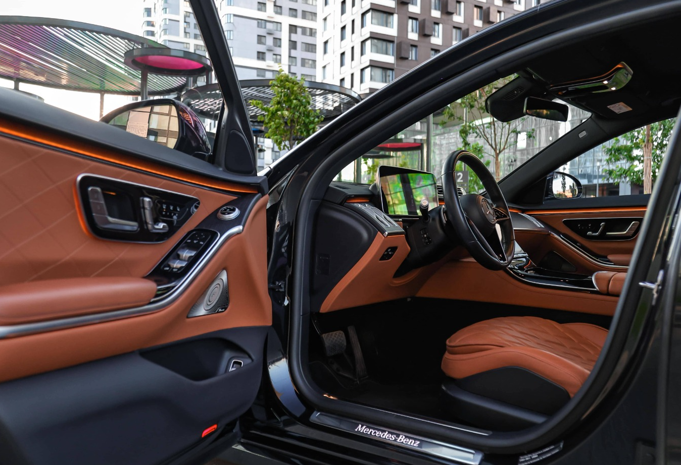 Аренда mercedes-benz s-klass премиум класса 2021 года в городе Москва Авиамоторная от 30800 руб./сутки, полный привод, двигатель: бензин, объем 3 литра, каско (Мультидрайв), ОСАГО (Мультидрайв), без водителя, недорого, вид 4 - RentRide