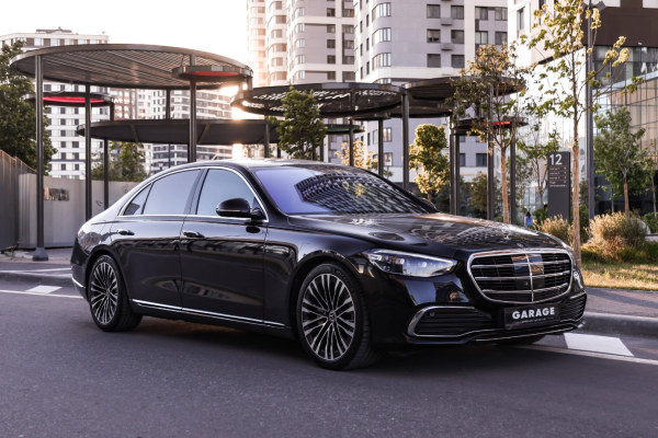 Прокат авто mercedes-benz s-klass премиум класса 2021 года в городе Москва Авиамоторная от 30800 руб./сутки, полный привод, двигатель: бензин, объем 3 литра, каско (Мультидрайв), ОСАГО (Мультидрайв), без водителя, недорого - RentRide