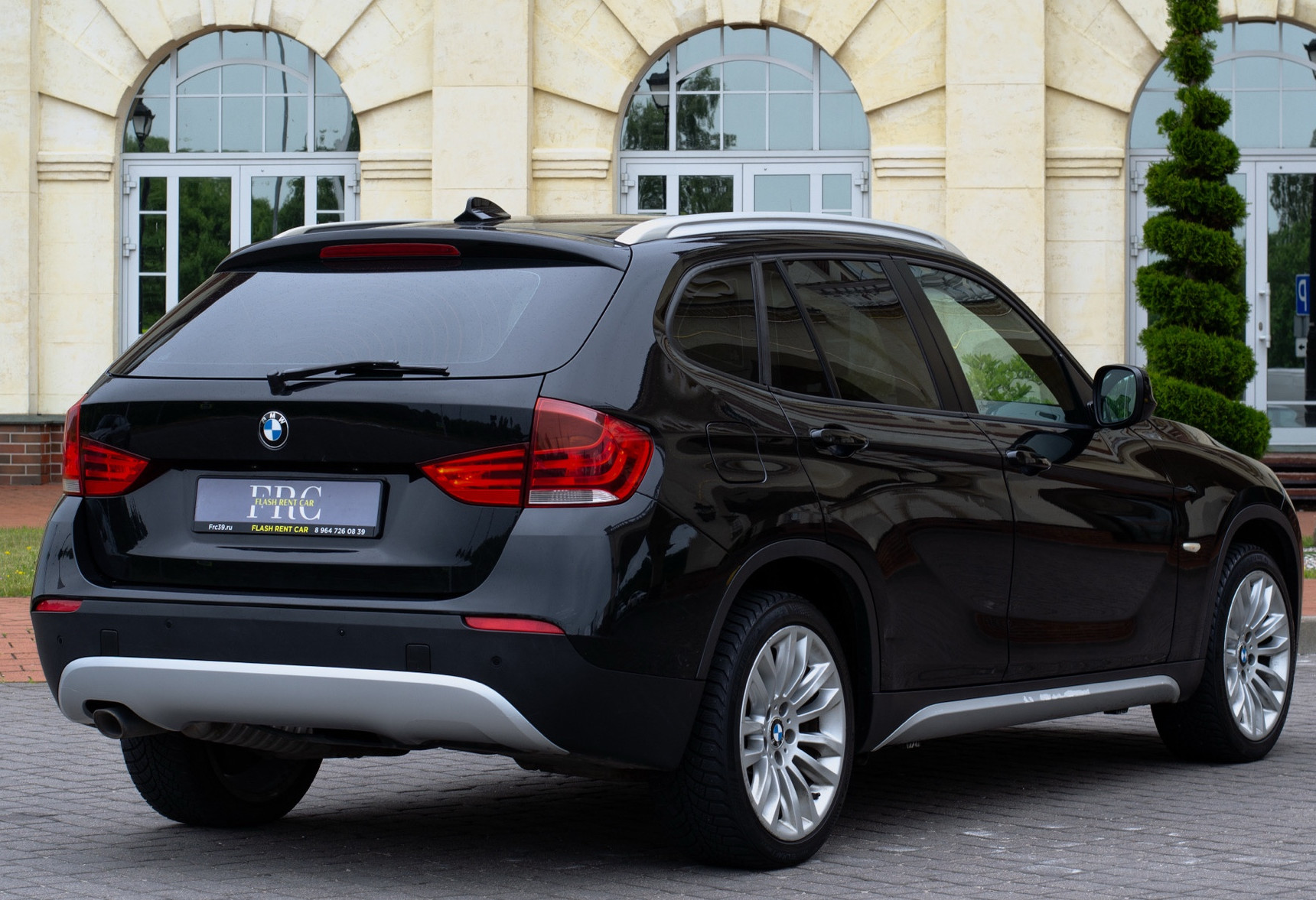 Аренда bmw x1 комфорт класса 2010 года в городе Москва от 5512 руб./сутки, полный привод, двигатель: дизель, объем 2 литра, каско (Впишу в полис), ОСАГО (Мультидрайв), без водителя, недорого, вид 2 - RentRide