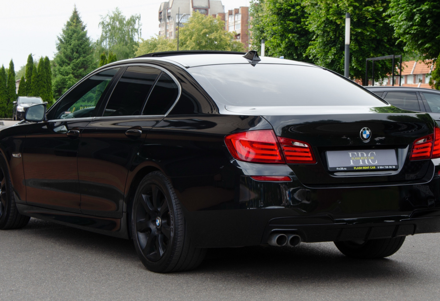 Аренда bmw 5-serii бизнес класса 2011 года в городе Москва от 5592 руб./сутки, задний привод, двигатель: дизель, объем 2 литра, каско (Впишу в полис), ОСАГО (Мультидрайв), без водителя, недорого, вид 3 - RentRide