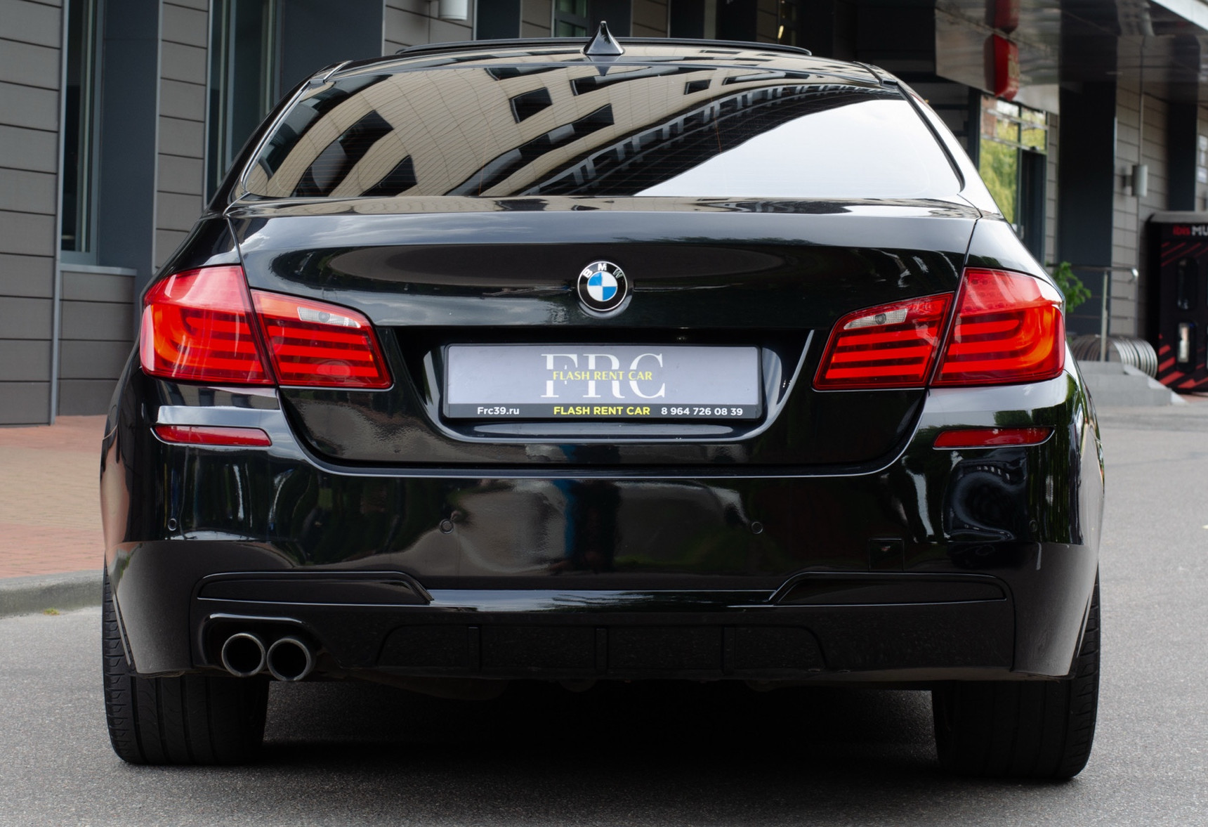 Аренда bmw 5-serii бизнес класса 2011 года в городе Москва от 5592 руб./сутки, задний привод, двигатель: дизель, объем 2 литра, каско (Впишу в полис), ОСАГО (Мультидрайв), без водителя, недорого, вид 6 - RentRide