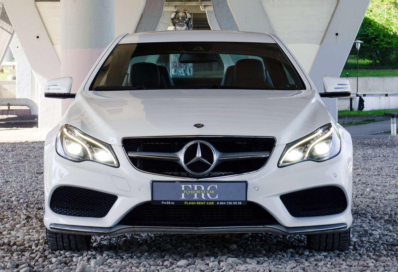 Аренда mercedes-benz e-coup бизнес класса 2013 года в городе Москва от 5832 руб./сутки, задний привод, двигатель: бензин, объем 2 литра, каско (Впишу в полис), ОСАГО (Мультидрайв), без водителя, недорого, вид 5 - RentRide