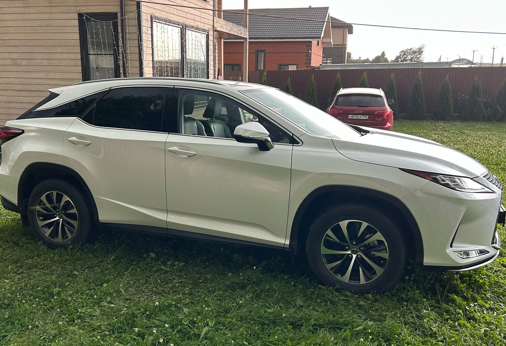 Аренда lexus rx бизнес класса 2021 года в городе Москва от 8000 руб./сутки, полный привод, двигатель: бензин, объем 2 литра, ОСАГО (Впишу в полис), без водителя, недорого, вид 2 - RentRide