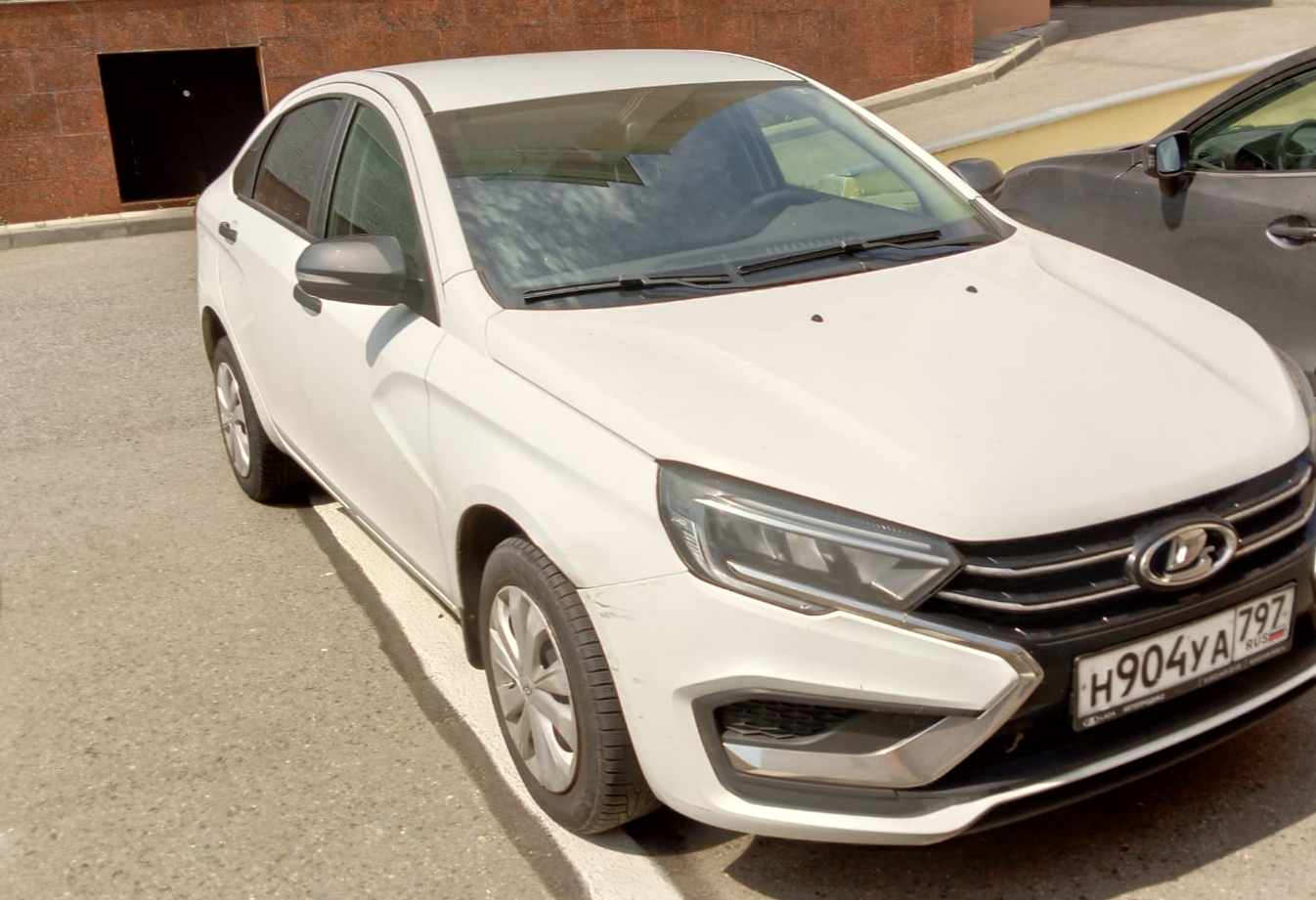 Аренда lada vesta эконом класса 2024 года в городе Москва Новые Черемушки от 1900 руб./сутки, передний привод, двигатель: бензин, объем 1.8 литров, ОСАГО (Мультидрайв), без водителя, недорого - RentRide