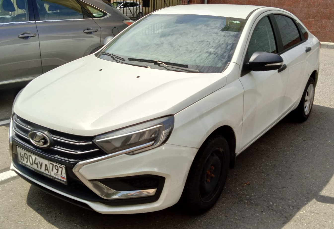 Аренда lada vesta эконом класса 2024 года в городе Москва Новые Черемушки от 1900 руб./сутки, передний привод, двигатель: бензин, объем 1.8 литров, ОСАГО (Мультидрайв), без водителя, недорого, вид 4 - RentRide