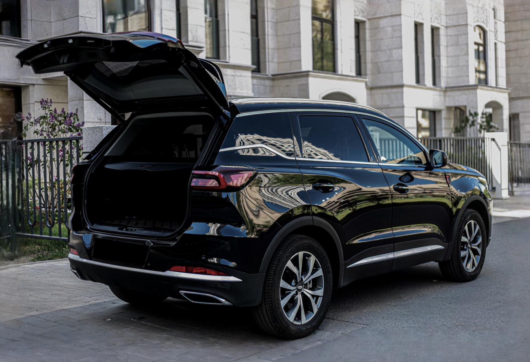Аренда chery tiggo-7-pro-max бизнес класса 2023 года в городе Москва Славянский бульвар от 5000 руб./сутки, передний привод, двигатель: бензин, объем 1.5 литров, каско (Мультидрайв), ОСАГО (Мультидрайв), без водителя, недорого, вид 5 - RentRide