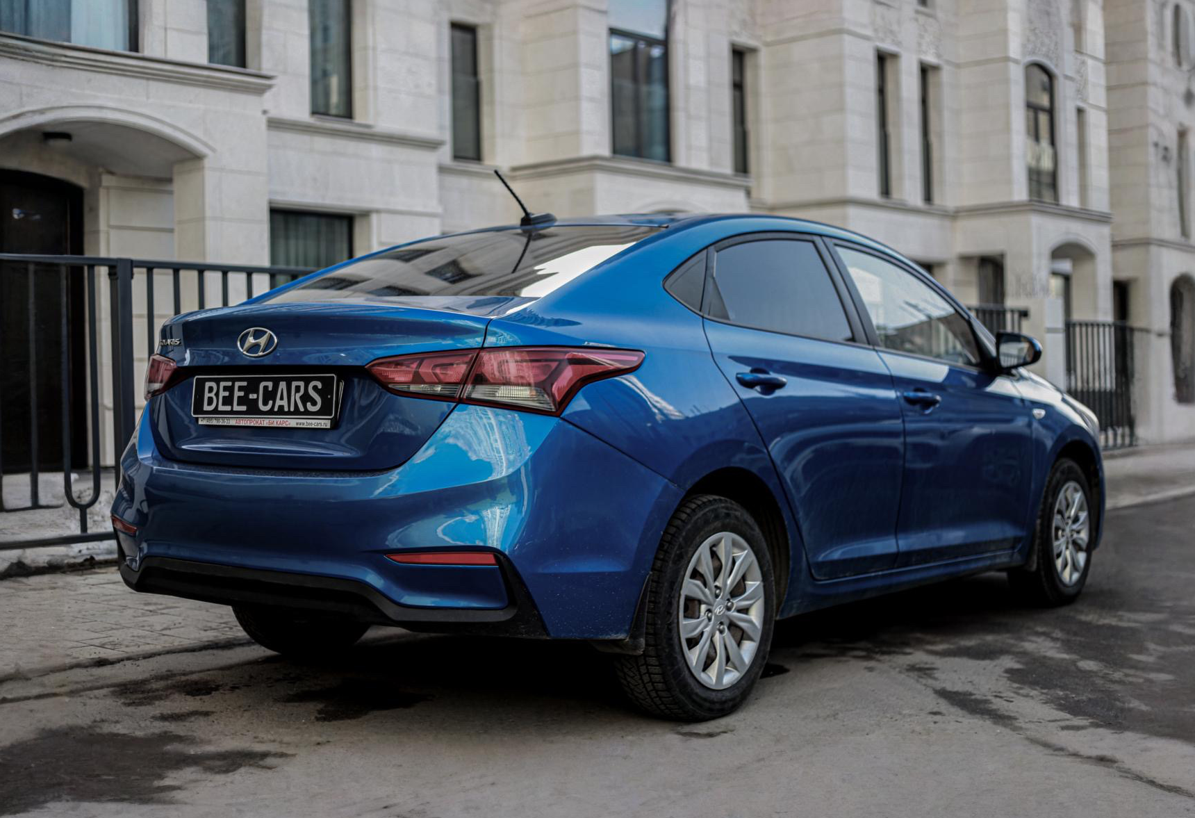 Аренда hyundai solaris эконом класса 2017 года в городе Москва Матвеевское от 3000 руб./сутки, передний привод, двигатель: бензин, каско (Мультидрайв), ОСАГО (Мультидрайв), без водителя, недорого, вид 6 - RentRide