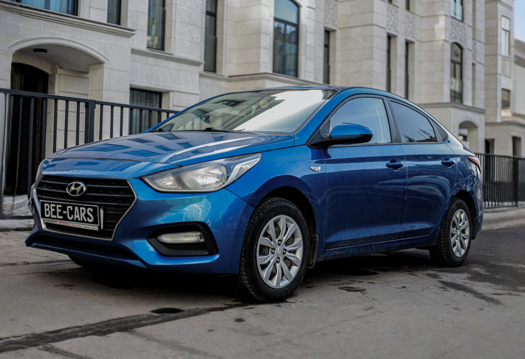 Аренда hyundai solaris эконом класса 2017 года в городе Москва Матвеевское от 3000 руб./сутки, передний привод, двигатель: бензин, каско (Мультидрайв), ОСАГО (Мультидрайв), без водителя, недорого - RentRide