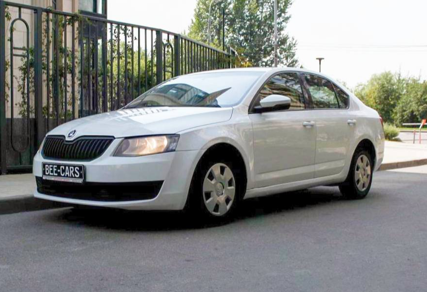 Аренда skoda octavia стандарт класса 2015 года в городе Москва Матвеевское от 3200 руб./сутки, передний привод, каско (Мультидрайв), ОСАГО (Мультидрайв), без водителя, недорого - RentRide