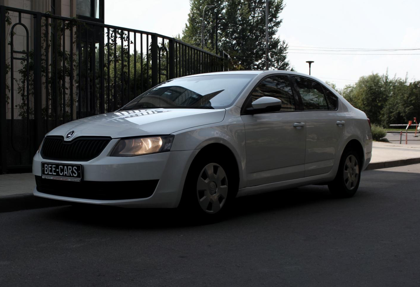 Аренда skoda octavia эконом класса 2015 года в городе Москва Матвеевское от 3600 руб./сутки, передний привод, каско (Мультидрайв), ОСАГО (Мультидрайв), без водителя, недорого - RentRide