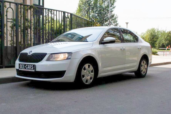 Прокат авто skoda octavia эконом класса 2015 года в городе Москва Матвеевское от 3600 руб./сутки, передний привод, каско (Мультидрайв), ОСАГО (Мультидрайв), без водителя, недорого - RentRide