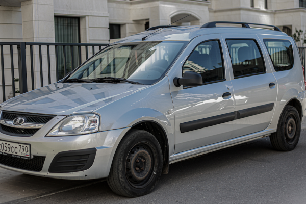 Прокат авто lada largus эконом класса 2017 года в городе Москва Матвеевское от 2900 руб./сутки, передний привод, каско (Мультидрайв), ОСАГО (Мультидрайв), без водителя, недорого - RentRide