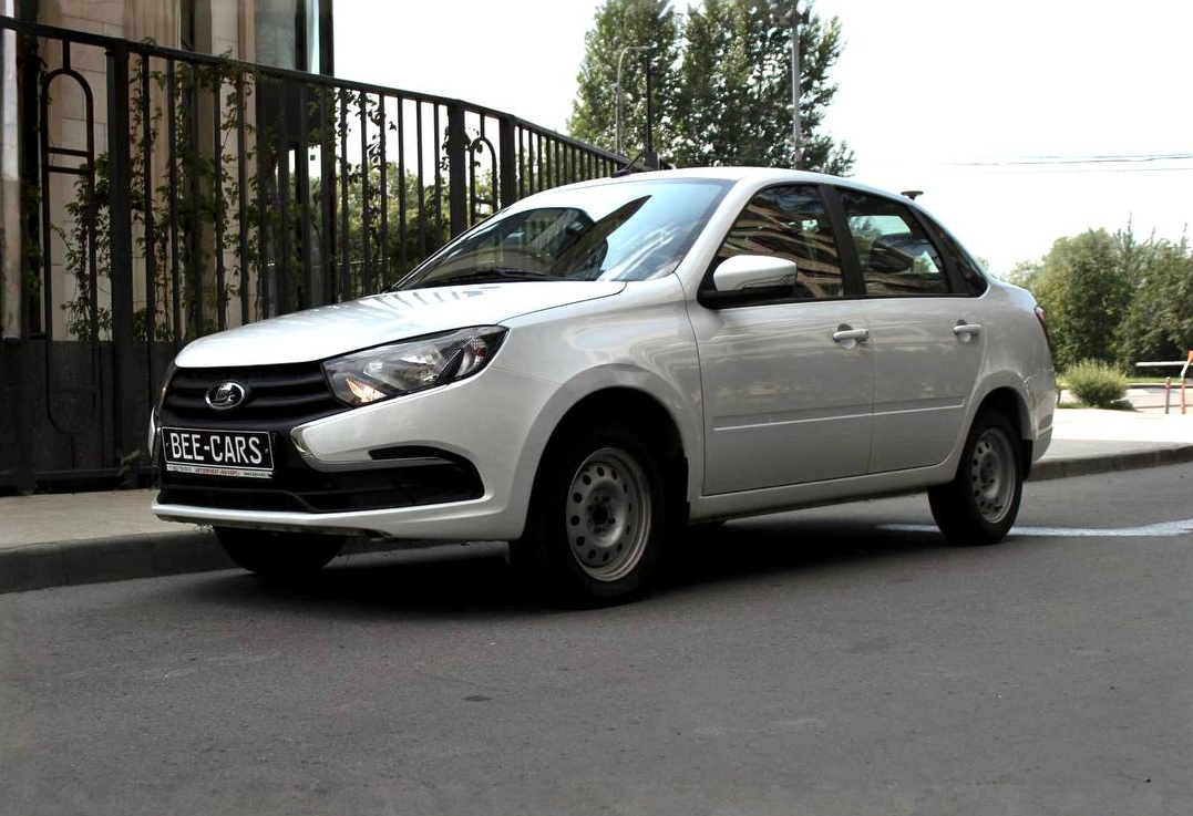Аренда lada granta эконом класса 2024 года в городе Москва Матвеевское от 2500 руб./сутки, передний привод, каско (Мультидрайв), ОСАГО (Мультидрайв), без водителя, недорого - RentRide