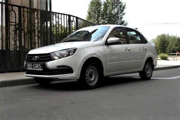 Прокат авто lada granta эконом класса 2024 года в городе Москва Матвеевское от 2500 руб./сутки, передний привод, каско (Мультидрайв), ОСАГО (Мультидрайв), без водителя, недорого - RentRide