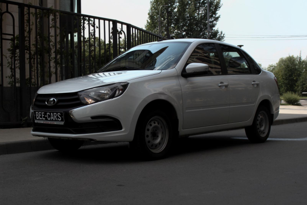 Прокат авто lada granta эконом класса 2024 года в городе Москва Матвеевское от 2300 руб./сутки, передний привод, каско (Мультидрайв), ОСАГО (Мультидрайв), без водителя, недорого - RentRide