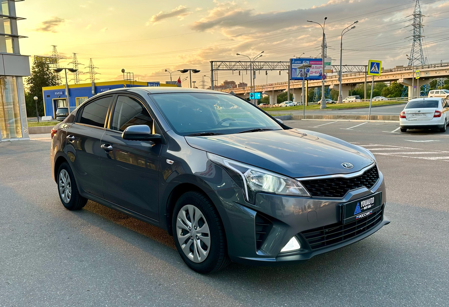 Аренда kia rio эконом класса 2022 года в городе Москва от 2990 руб./сутки, передний привод, двигатель: бензин, объем 1.6 литров, каско (Мультидрайв), ОСАГО (Мультидрайв), без водителя, недорого, вид 3 - RentRide