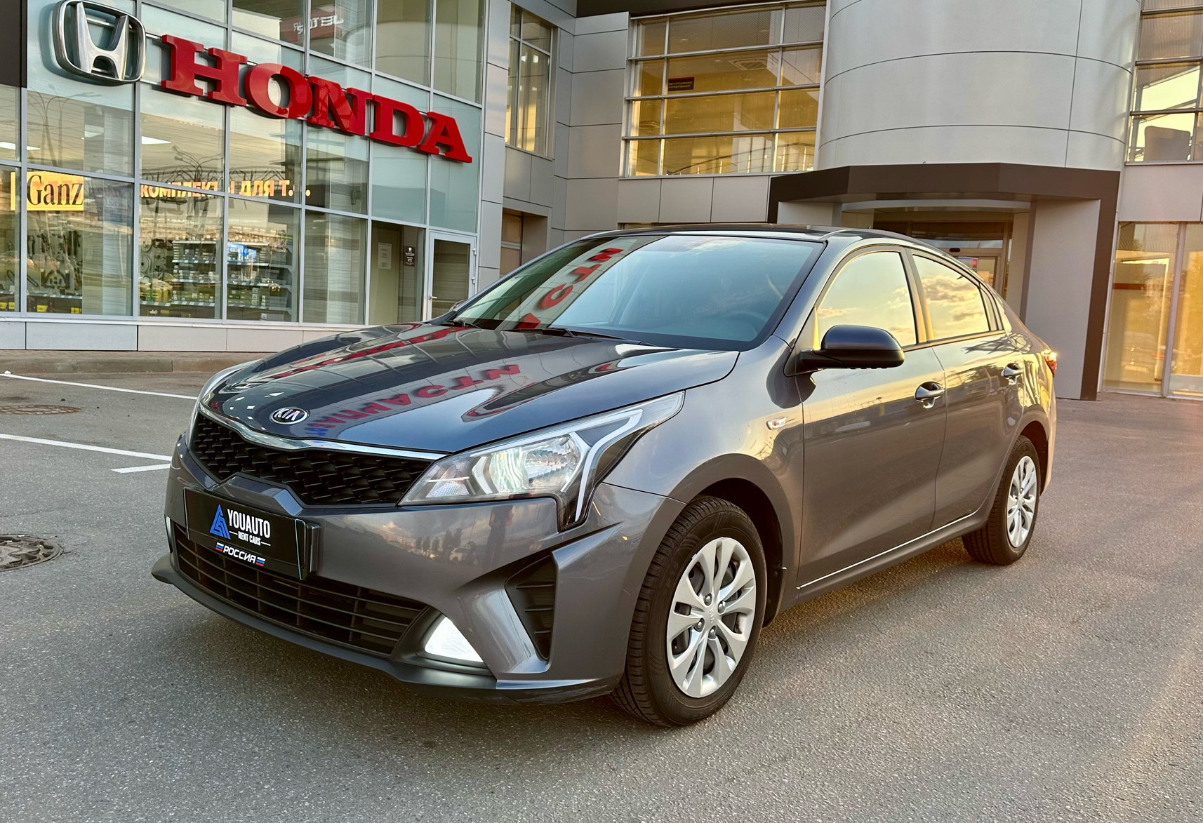 Аренда kia rio эконом класса 2022 года в городе Москва от 2990 руб./сутки, передний привод, двигатель: бензин, объем 1.6 литров, каско (Мультидрайв), ОСАГО (Мультидрайв), без водителя, недорого - RentRide