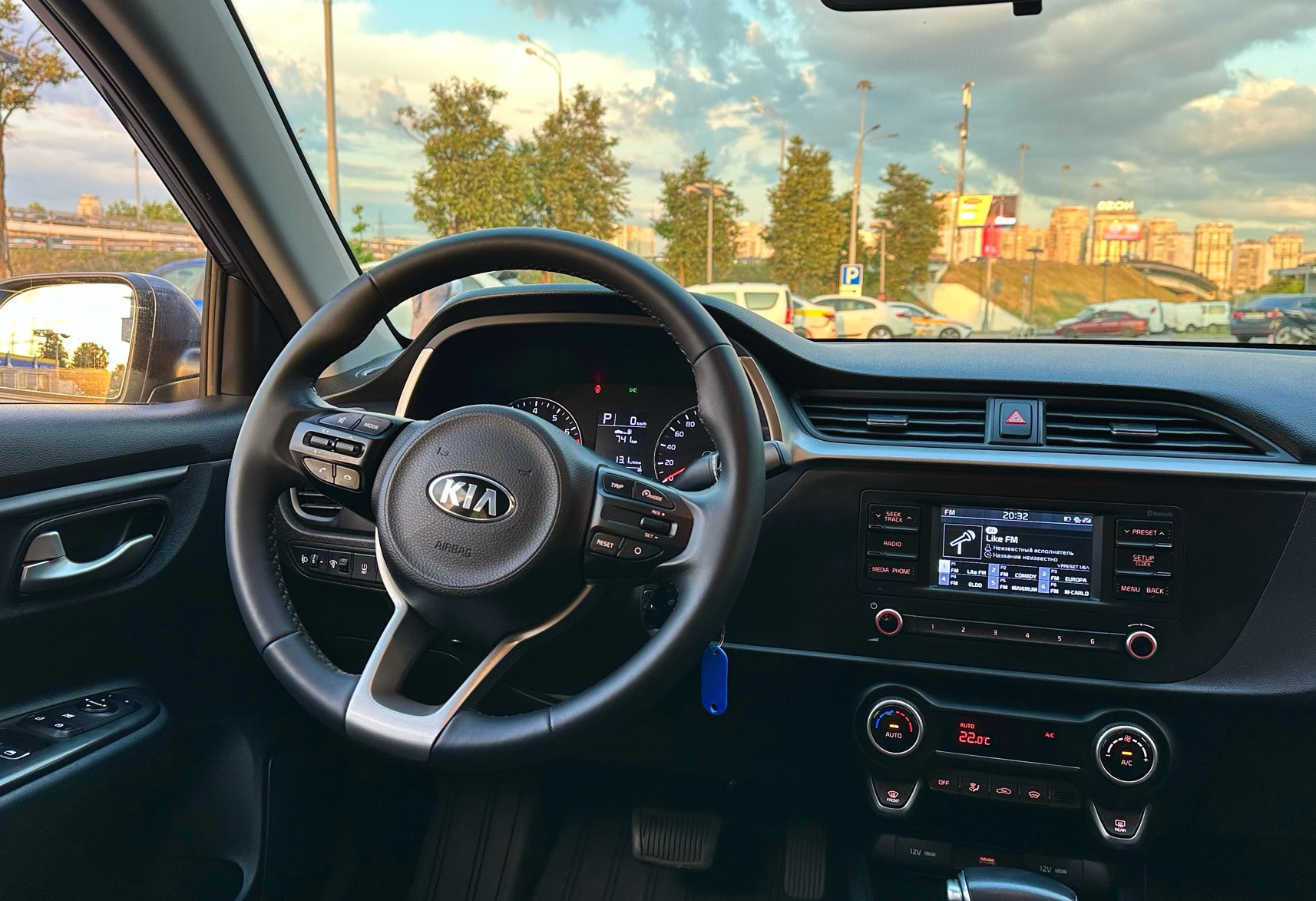 Аренда kia rio эконом класса 2022 года в городе Москва от 2990 руб./сутки, передний привод, двигатель: бензин, объем 1.6 литров, каско (Мультидрайв), ОСАГО (Мультидрайв), без водителя, недорого, вид 9 - RentRide