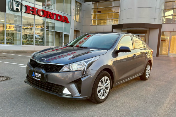 Прокат авто kia rio эконом класса 2022 года в городе Москва от 2990 руб./сутки, передний привод, двигатель: бензин, объем 1.6 литров, каско (Мультидрайв), ОСАГО (Мультидрайв), без водителя, недорого - RentRide