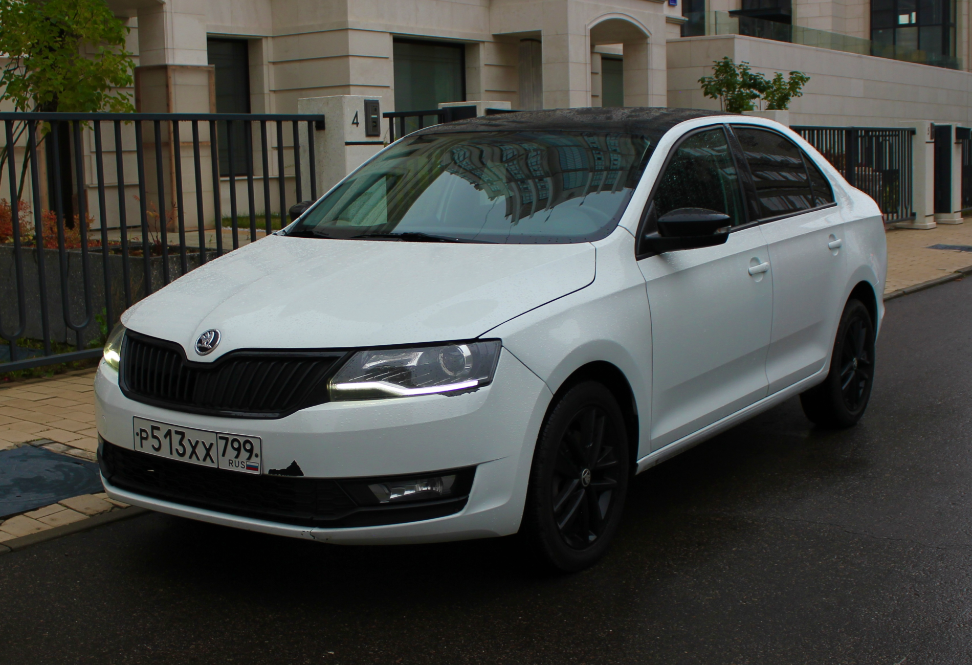 Аренда skoda rapid стандарт класса 2019 года в городе Москва Славянский бульвар от 3000 руб./сутки, передний привод, двигатель: бензин, объем 1.4 литра, каско (Мультидрайв), ОСАГО (Мультидрайв), без водителя, недорого - RentRide