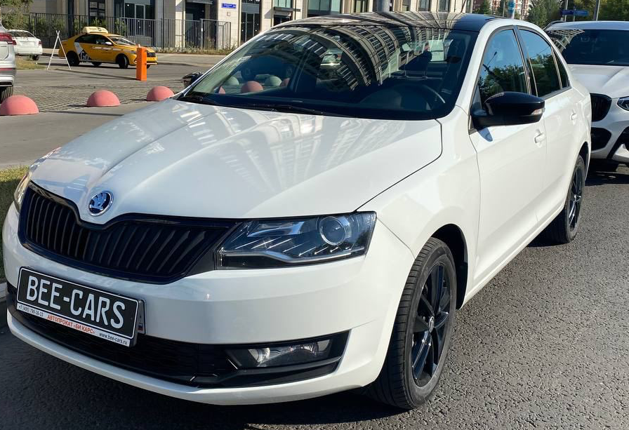 Аренда skoda rapid эконом класса 2019 года в городе Москва Славянский бульвар от 3600 руб./сутки, передний привод, двигатель: бензин, объем 1.4 литра, каско (Мультидрайв), ОСАГО (Мультидрайв), без водителя, недорого - RentRide