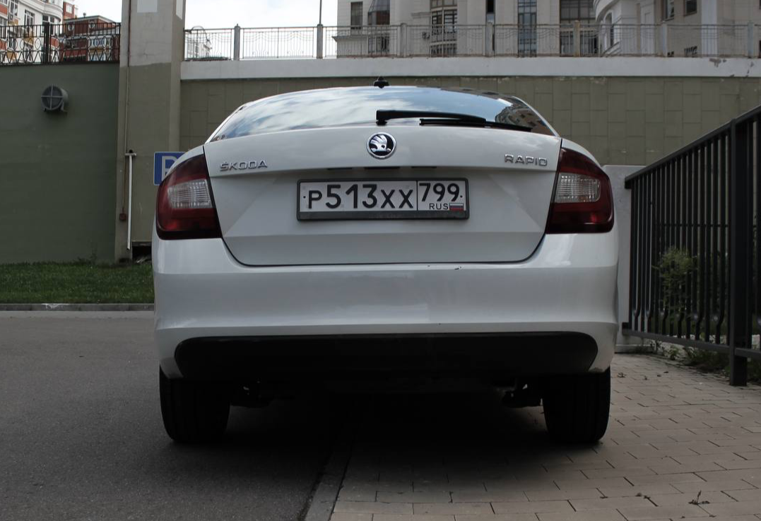 Аренда skoda rapid стандарт класса 2019 года в городе Москва Славянский бульвар от 3800 руб./сутки, передний привод, двигатель: бензин, объем 1.4 литра, каско (Мультидрайв), ОСАГО (Мультидрайв), без водителя, недорого, вид 7 - RentRide