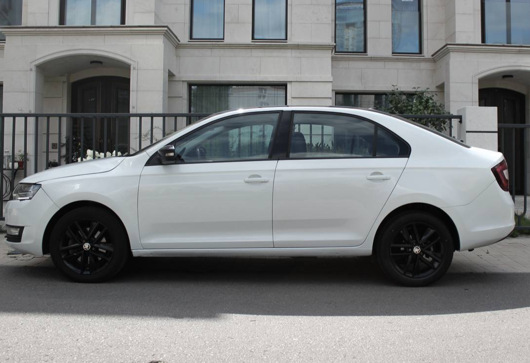 Аренда skoda rapid стандарт класса 2019 года в городе Москва Славянский бульвар от 3800 руб./сутки, передний привод, двигатель: бензин, объем 1.4 литра, каско (Мультидрайв), ОСАГО (Мультидрайв), без водителя, недорого, вид 6 - RentRide