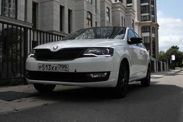 Прокат авто skoda rapid стандарт класса 2019 года в городе Москва Славянский бульвар от 3800 руб./сутки, передний привод, двигатель: бензин, объем 1.4 литра, каско (Мультидрайв), ОСАГО (Мультидрайв), без водителя, недорого - RentRide