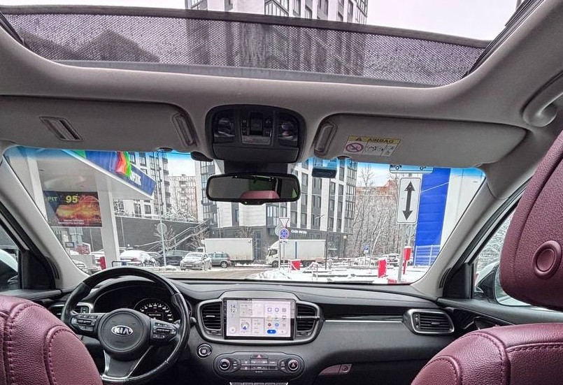 Аренда kia sorento комфорт класса 2017 года в городе Москва от 4000 руб./сутки, полный привод, двигатель: бензин, объем 3.3 литра, ОСАГО (Впишу в полис), без водителя, недорого, вид 4 - RentRide