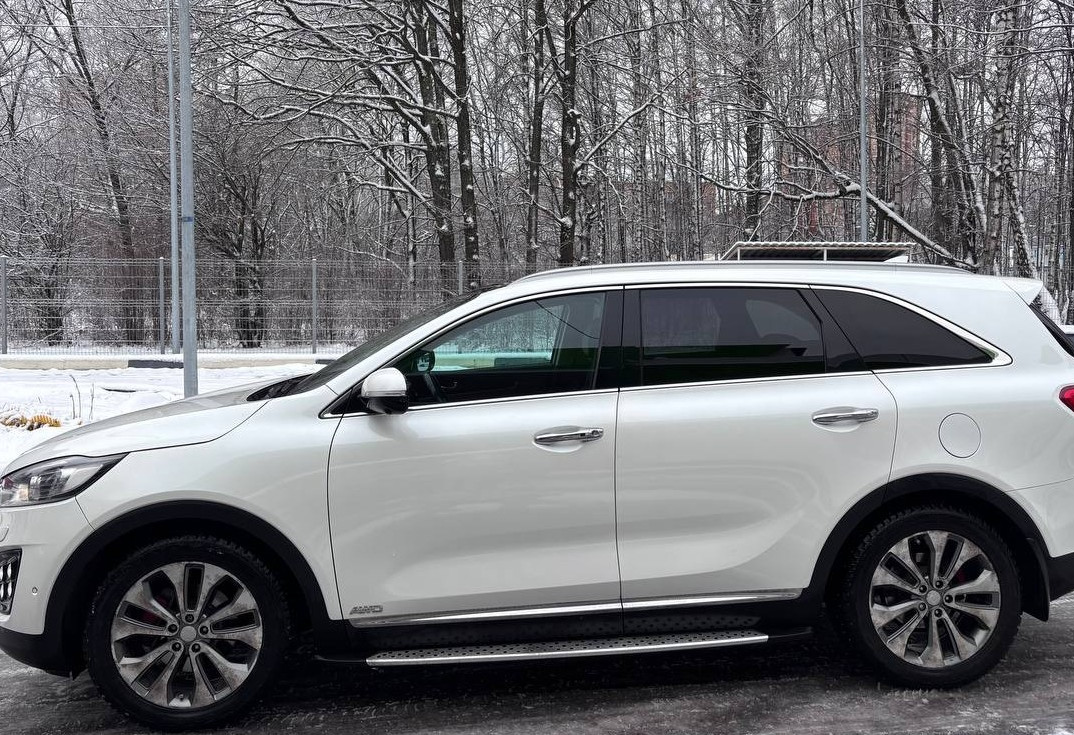 Аренда kia sorento комфорт класса 2017 года в городе Москва от 4000 руб./сутки, полный привод, двигатель: бензин, объем 3.3 литра, ОСАГО (Впишу в полис), без водителя, недорого, вид 3 - RentRide