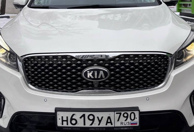 Аренда kia sorento комфорт класса 2017 года в городе Москва от 4000 руб./сутки, полный привод, двигатель: бензин, объем 3.3 литра, ОСАГО (Впишу в полис), без водителя, недорого, вид 2 - RentRide