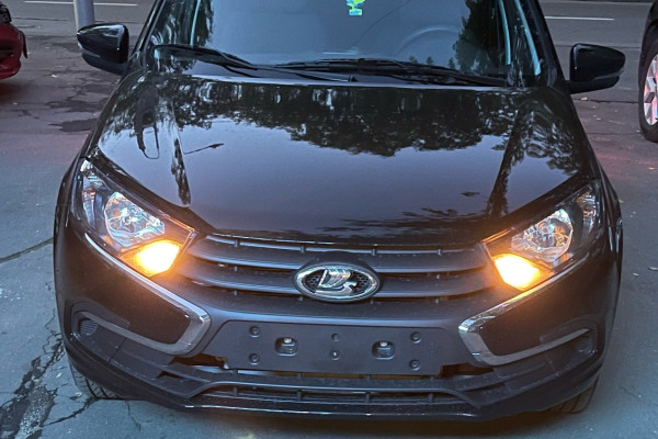 Прокат авто lada granta эконом класса 2024 года в городе Москва Октябрьское поле от 1480 руб./сутки, передний привод, двигатель: бензин, объем 1.6 литров, ОСАГО (Впишу в полис), без водителя, недорого - RentRide