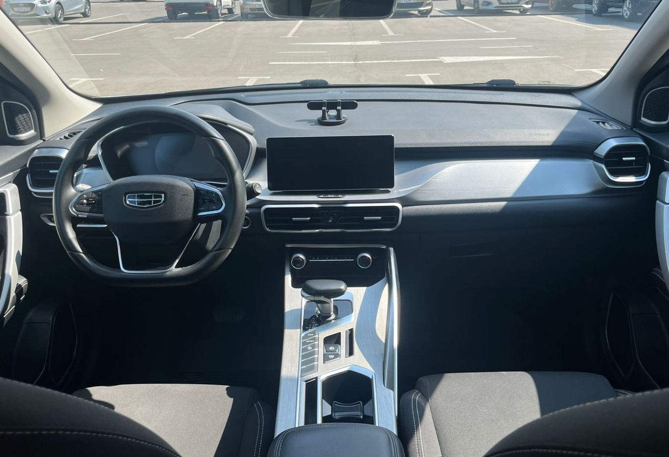 Аренда geely coolray комфорт класса 2023 года в городе Москва от 4400 руб./сутки, передний привод, двигатель: бензин, объем 1.5 литров, ОСАГО (Мультидрайв), без водителя, недорого, вид 6 - RentRide