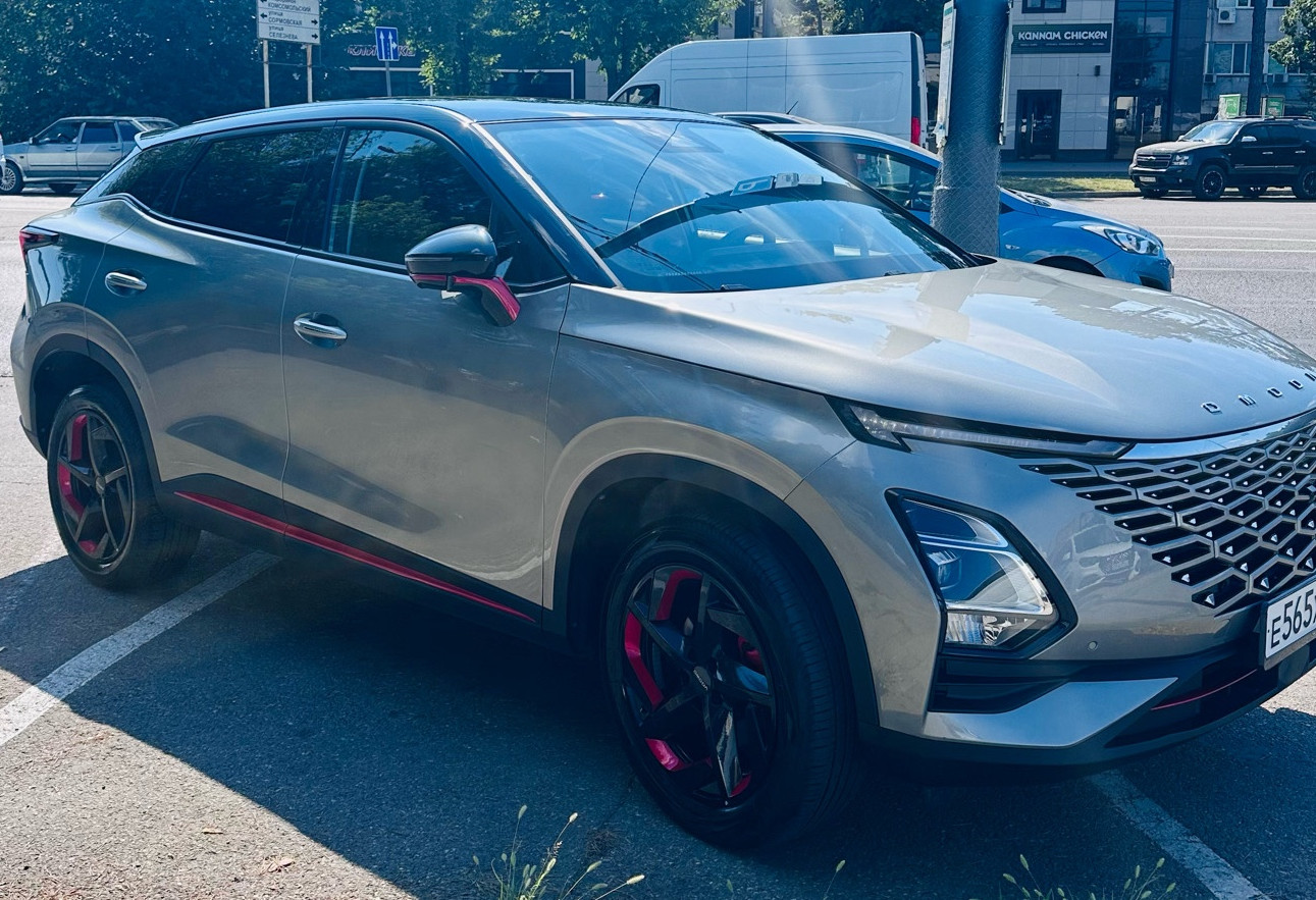 Аренда omoda c5 стандарт класса 2024 года в городе Москва от 4500 руб./сутки, полный привод, двигатель: бензин, объем 1.6 литров, каско (Мультидрайв), ОСАГО (Мультидрайв), без водителя, недорого, вид 3 - RentRide