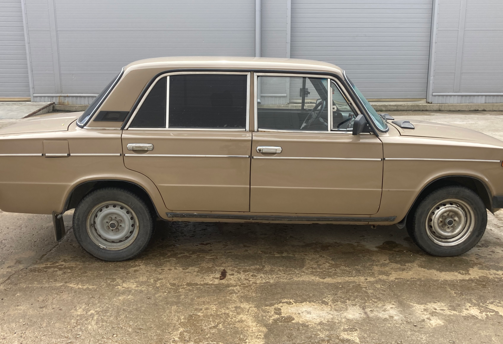 Аренда lada 2106 эконом класса 1990 года в городе Москва Нагорная от 1112 руб./сутки, задний привод, двигатель: бензин, объем 1.3 литра, ОСАГО (Впишу в полис), без водителя, недорого, вид 5 - RentRide