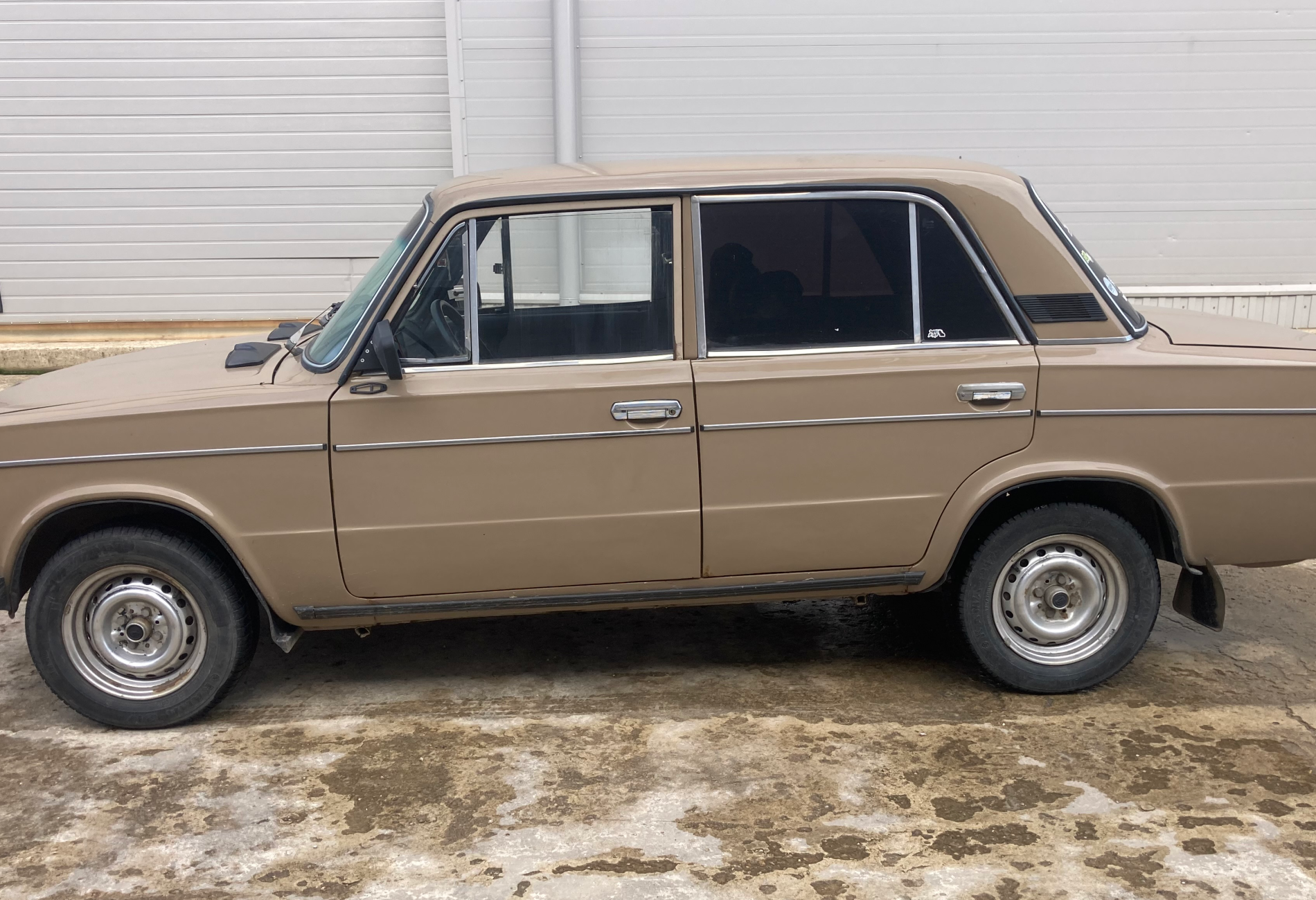 Аренда lada 2106 эконом класса 1990 года в городе Москва Нагорная от 1112 руб./сутки, задний привод, двигатель: бензин, объем 1.3 литра, ОСАГО (Впишу в полис), без водителя, недорого, вид 4 - RentRide