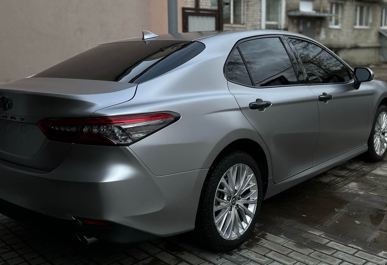 Аренда toyota camry бизнес класса 2019 года в городе Москва от 6400 руб./сутки, передний привод, двигатель: бензин, объем 2.5 литров, ОСАГО (Мультидрайв), без водителя, недорого, вид 3 - RentRide