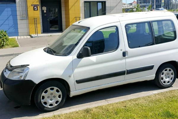 Прокат авто peugeot partner эконом класса 2011 года в городе Казань от 1600 руб./сутки, передний привод, двигатель: бензин, объем 1.4 литра, ОСАГО (Впишу в полис), без водителя, недорого - RentRide