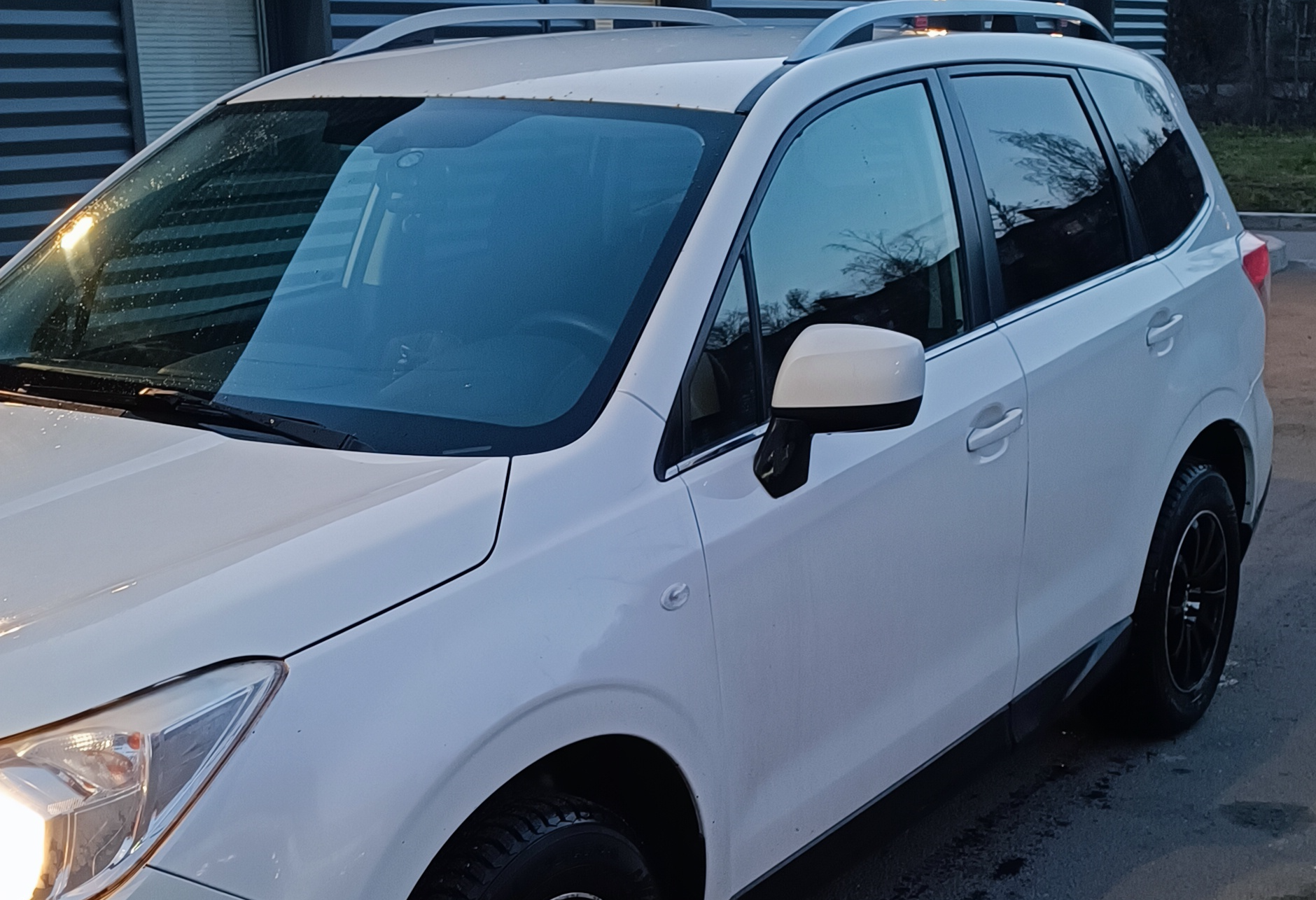 Аренда subaru forester эконом класса 2013 года в городе Москва Купчино от 1600 руб./сутки, полный привод, ОСАГО (Впишу в полис), без водителя, недорого - RentRide