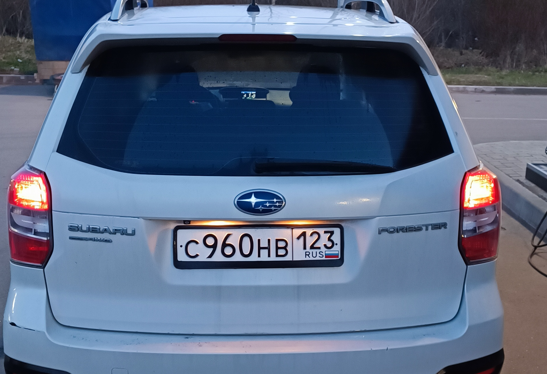 Аренда subaru forester эконом класса 2013 года в городе Москва Купчино от 1600 руб./сутки, полный привод, ОСАГО (Впишу в полис), без водителя, недорого, вид 3 - RentRide