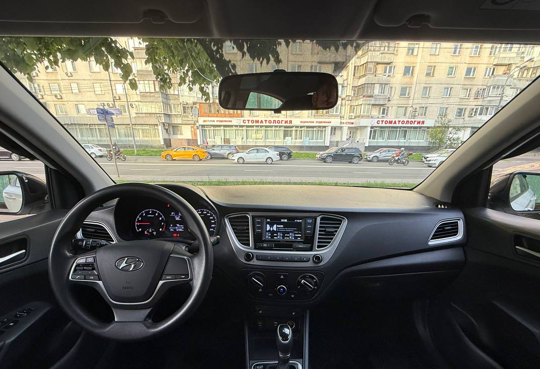 Аренда hyundai solaris эконом класса 2021 года в городе Москва Проспект Мира от 2200 руб./сутки, передний привод, двигатель: бензин, объем 1.6 литров, ОСАГО (Впишу в полис), без водителя, недорого, вид 5 - RentRide