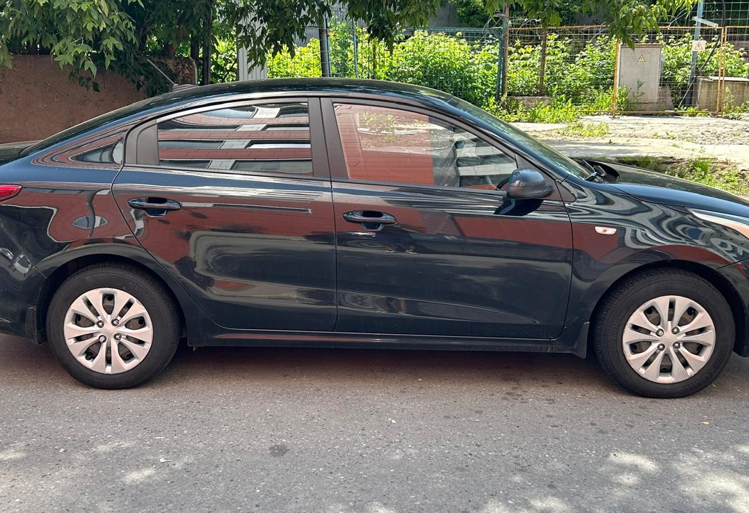 Аренда kia rio эконом класса 2020 года в городе Москва Пролетарская от 2960 руб./сутки, передний привод, двигатель: бензин, объем 1.6 литров, ОСАГО (Мультидрайв), без водителя, недорого, вид 4 - RentRide