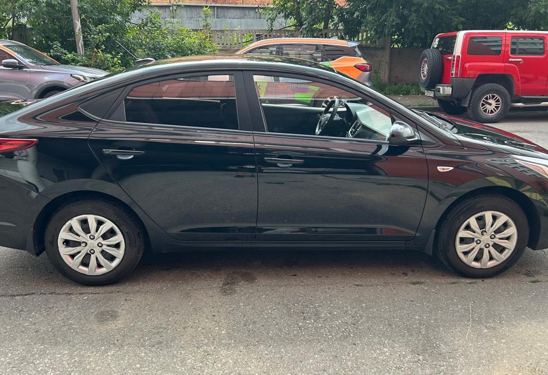 Аренда hyundai solaris эконом класса 2019 года в городе Москва Волгоградский проспект от 2960 руб./сутки, передний привод, двигатель: бензин, объем 1.6 литров, ОСАГО (Мультидрайв), без водителя, недорого, вид 3 - RentRide
