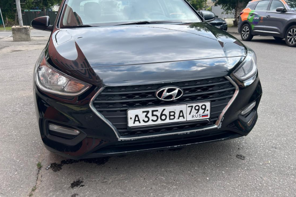 Прокат авто hyundai solaris эконом класса 2019 года в городе Москва Волгоградский проспект от 2960 руб./сутки, передний привод, двигатель: бензин, объем 1.6 литров, ОСАГО (Мультидрайв), без водителя, недорого - RentRide
