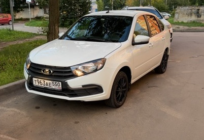 Аренда lada granta эконом класса 2024 года в городе Москва Бульвар Дмитрия Донского от 1760 руб./сутки, передний привод, двигатель: бензин, объем 1.6 литров, каско (Мультидрайв), без водителя, недорого, вид 2 - RentRide