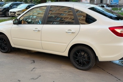 Прокат авто lada granta эконом класса 2024 года в городе Москва Бульвар Дмитрия Донского от 1760 руб./сутки, передний привод, двигатель: бензин, объем 1.6 литров, каско (Мультидрайв), без водителя, недорого - RentRide