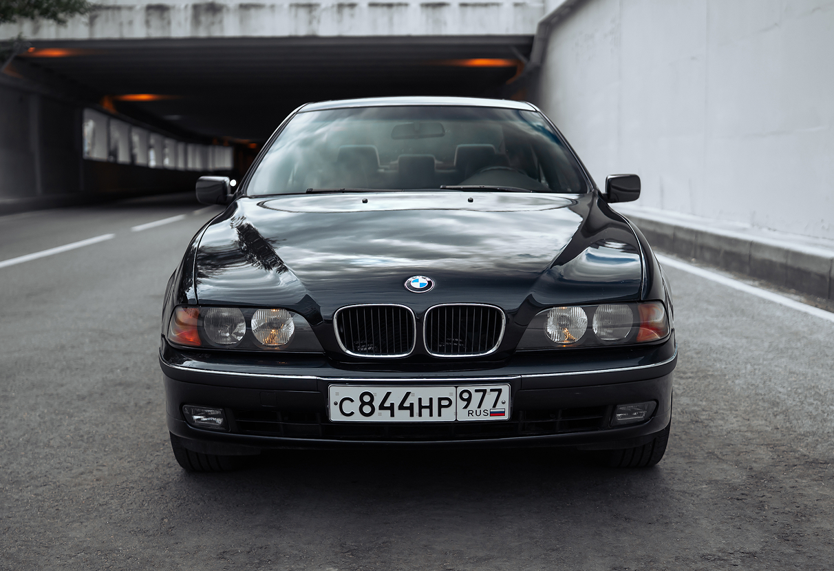 Аренда bmw 5-serii премиум класса 1998 года в городе Москва от 9592 руб./сутки, задний привод, двигатель: бензин, ОСАГО (Впишу в полис), без водителя, недорого, вид 4 - RentRide