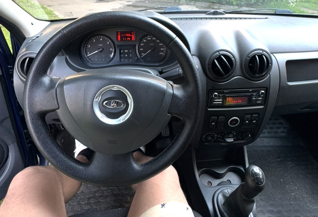Аренда lada largus 2013 года в городе Москва Бабушкинская от 2000 руб./сутки, передний привод, двигатель: бензин, объем 1.6 литров, ОСАГО (Впишу в полис), без водителя, недорого, вид 4 - RentRide