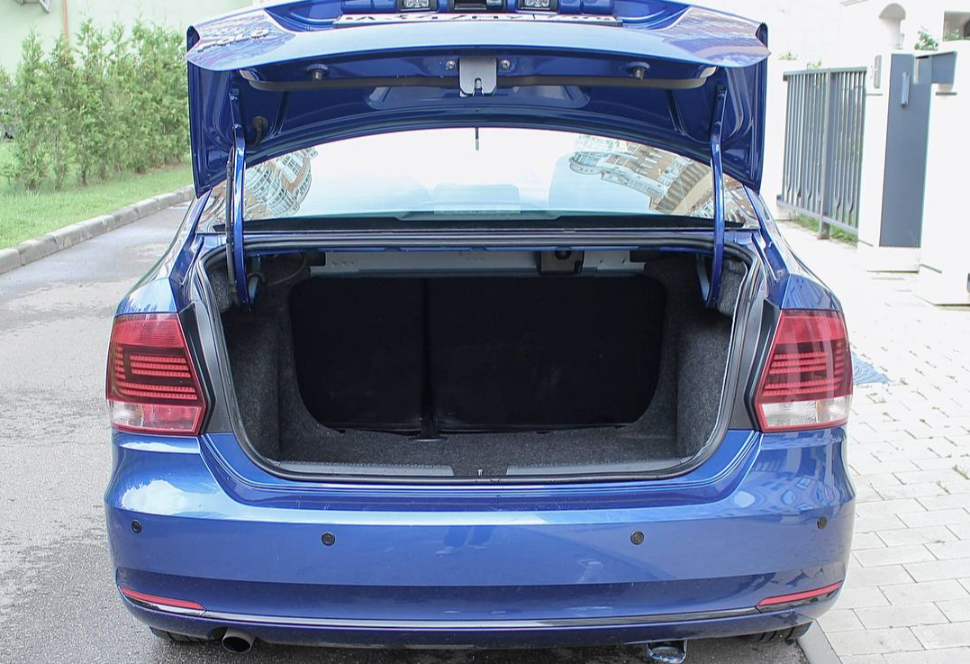 Аренда volkswagen polo эконом класса 2019 года в городе Москва Матвеевское от 2400 руб./сутки, передний привод, двигатель: бензин, объем 1.6 литров, каско (Мультидрайв), ОСАГО (Мультидрайв), без водителя, недорого, вид 8 - RentRide